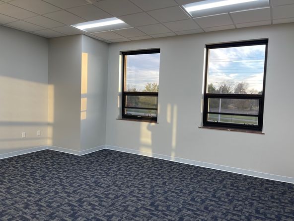 KELLER STATION - MICROSUITES: 6035 N Knoxville Ave, Peoria, IL 61614